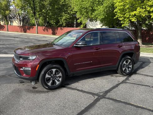Used 2023 Jeep Grand Cherokee 4WD 4xe image 5