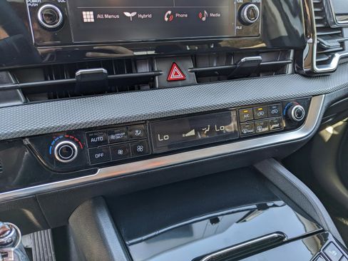 Used 2023 Kia Sportage LX image 20