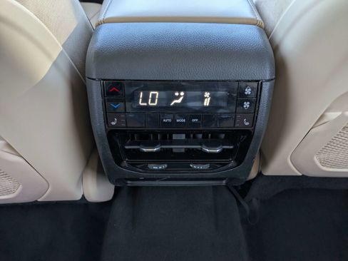 Used 2021 Jeep Grand Cherokee L Limited RWD image 11