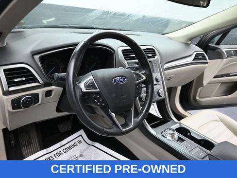 Used 2017 Ford Fusion SE FWD image 15