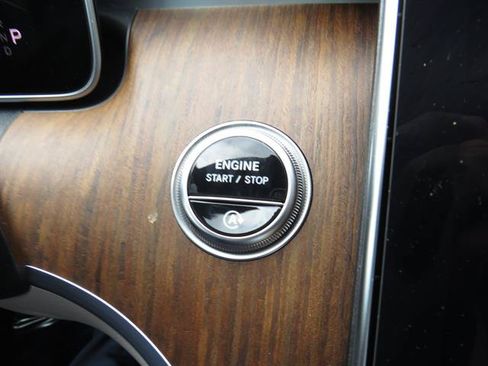 Certified 2025 Mercedes-Benz C 300 4MATIC Sedan image 14