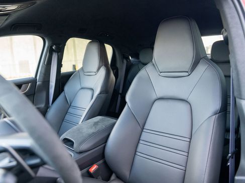 New 2026 Porsche Cayenne Turbo GT AWD/4WD image 5