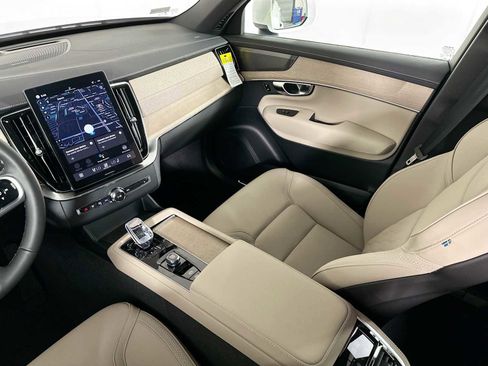 New 2026 Volvo XC90 B6 Plus w/ Protection Package Premier image 22