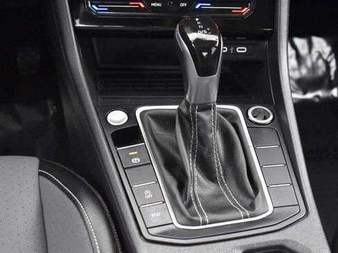 Used 2025 Volkswagen Jetta SE FWD image 17