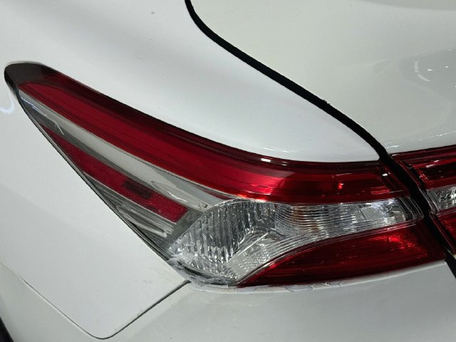 Used 2018 Toyota Camry LE FWD image 32