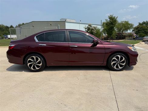 Used 2017 Honda Accord EX image 8
