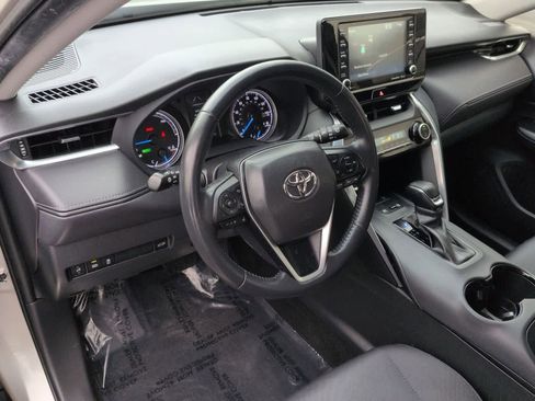 Used 2022 Toyota Venza LE image 10
