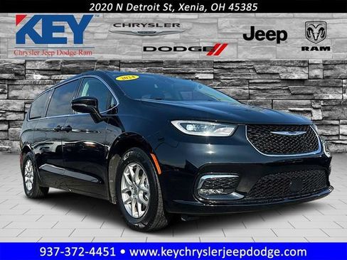 Used 2024 Chrysler Pacifica Touring-L FWD image 1