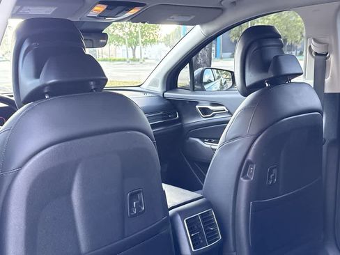 Used 2023 Kia Sportage EX image 23