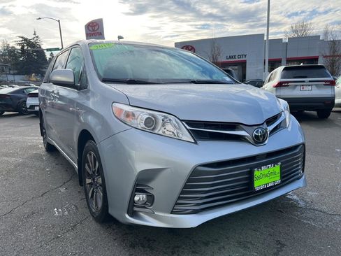 Certified 2018 Toyota Sienna XLE image 1
