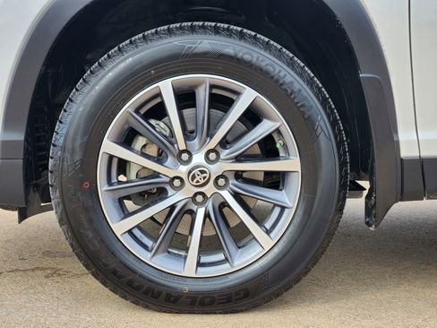 Used 2019 Toyota Highlander XLE image 11