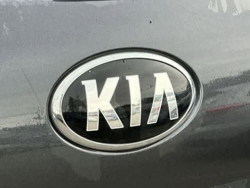 Used 2019 Kia Sorento LX image 16