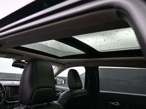 Used 2018 Jeep Cherokee Limited image 15