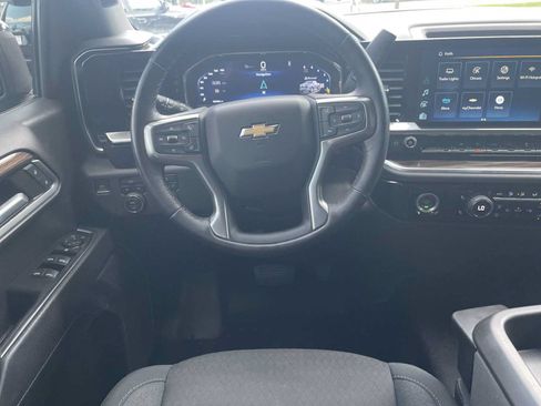 Used 2022 Chevrolet Silverado 1500 LT AWD/4WD image 8