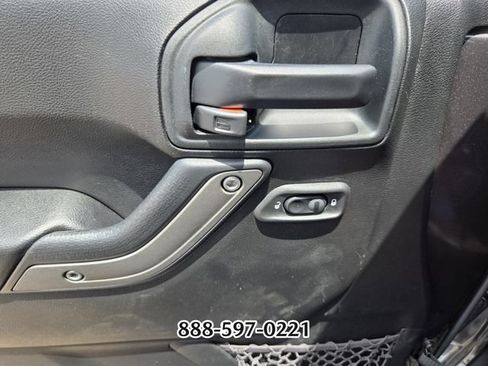 Used 2018 Jeep Wrangler Sport AWD/4WD image 34