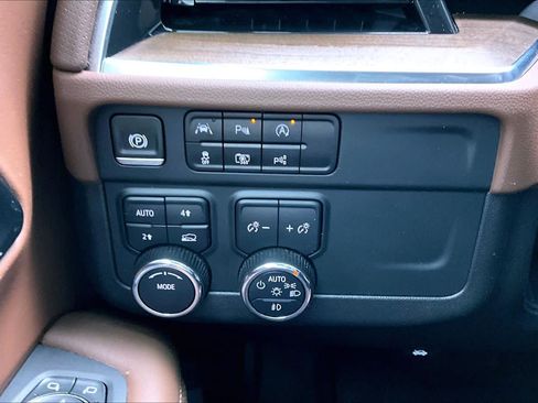 Used 2025 Chevrolet Tahoe High Country AWD/4WD image 34