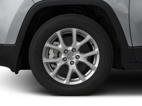 Used 2018 Jeep Cherokee Latitude w/ Altitude Package FWD image 15