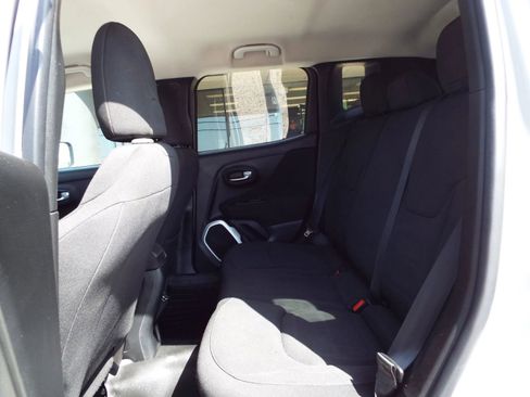 Used 2018 Jeep Renegade Latitude image 20