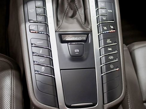 Used 2017 Porsche Macan GTS AWD/4WD image 22