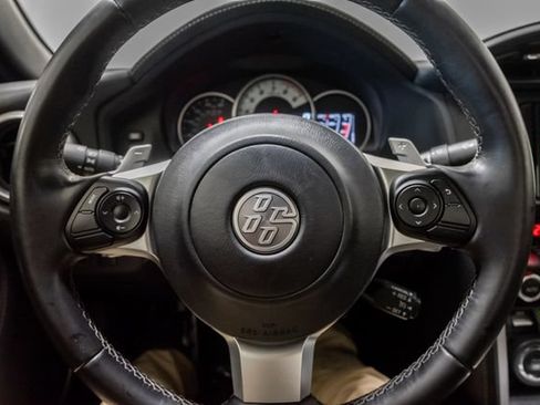 Used 2018 Toyota 86 RWD image 11
