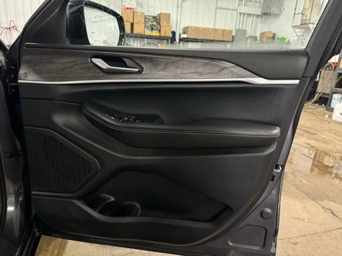 Used 2023 Jeep Grand Cherokee L Limited image 15