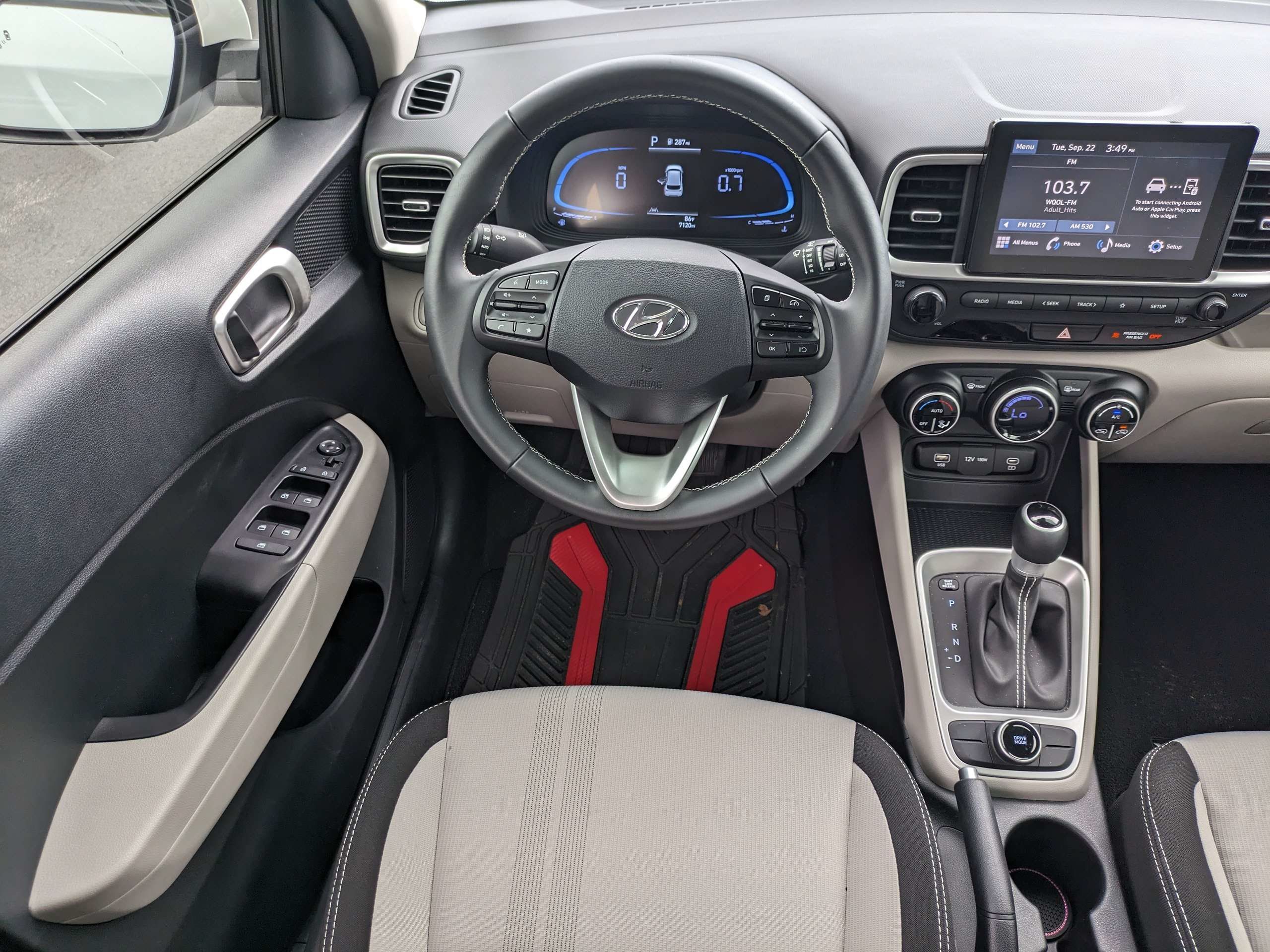 Certified 2025 Hyundai Venue SEL FWD image 16