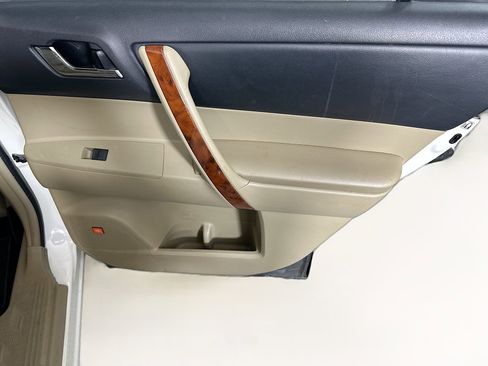 Used 2013 Toyota Highlander Limited image 30