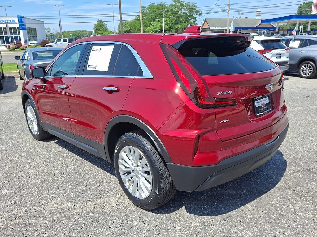 Used 2024 Cadillac XT4 Luxury w/ Cold Weather Package AWD/4WD image 6
