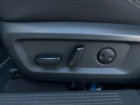 Used 2025 Nissan Rogue SV image 11