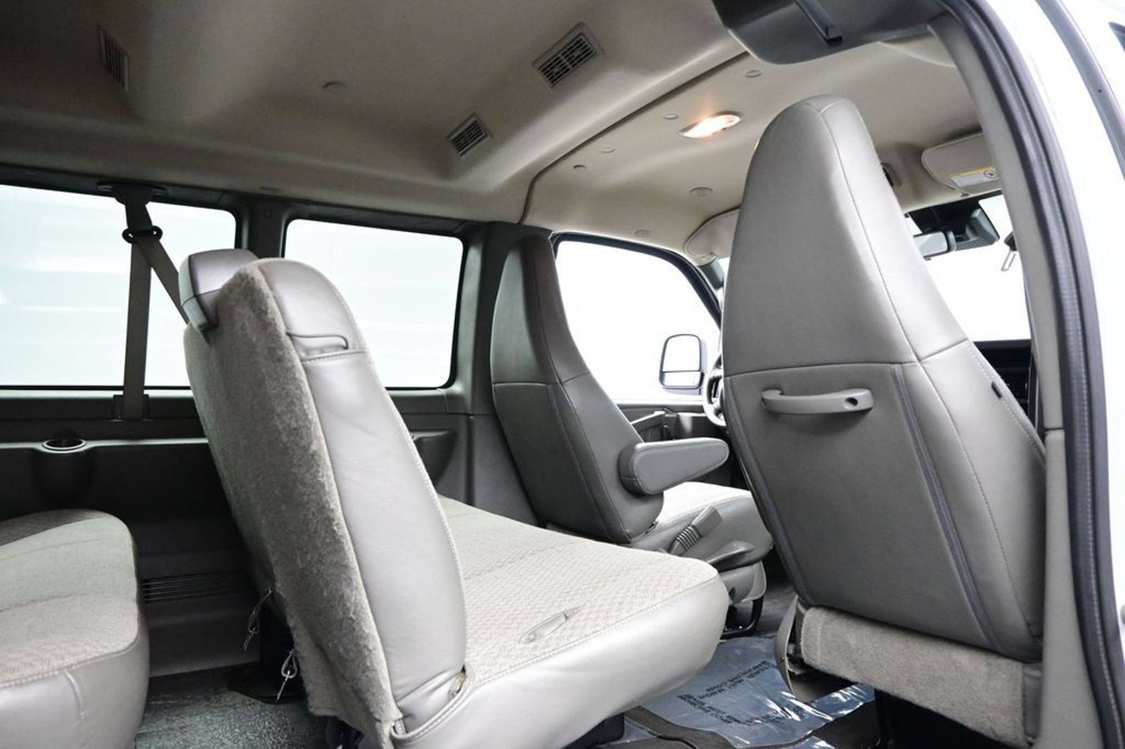 Used 2025 Chevrolet Express 3500 LT w/ LT Preferred Equipment Group RWD image 16