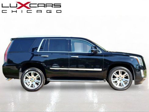 Used 2017 Cadillac Escalade Luxury AWD/4WD image 8