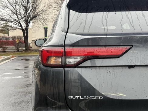 Used 2025 Mitsubishi Outlander SE image 35