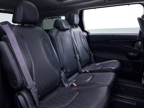 Used 2025 Kia Carnival SX image 37