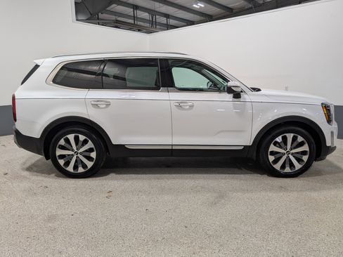 Used 2020 Kia Telluride S w/ S 8 Passenger Seating Package AWD/4WD image 2