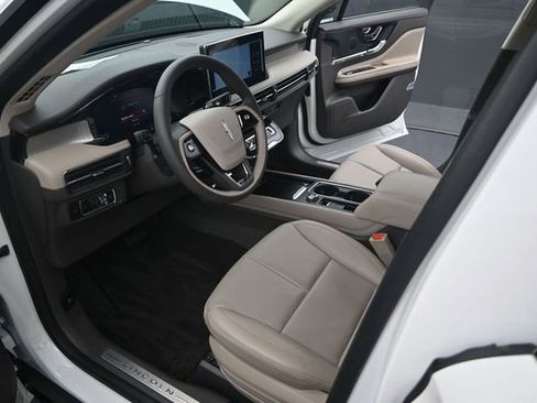 Used 2024 Lincoln Corsair AWD w/ Equipment Group 101A image 5