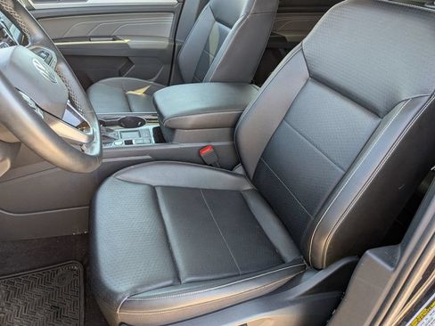 Used 2022 Volkswagen Atlas SE w/ Black Wheel Package FWD image 13
