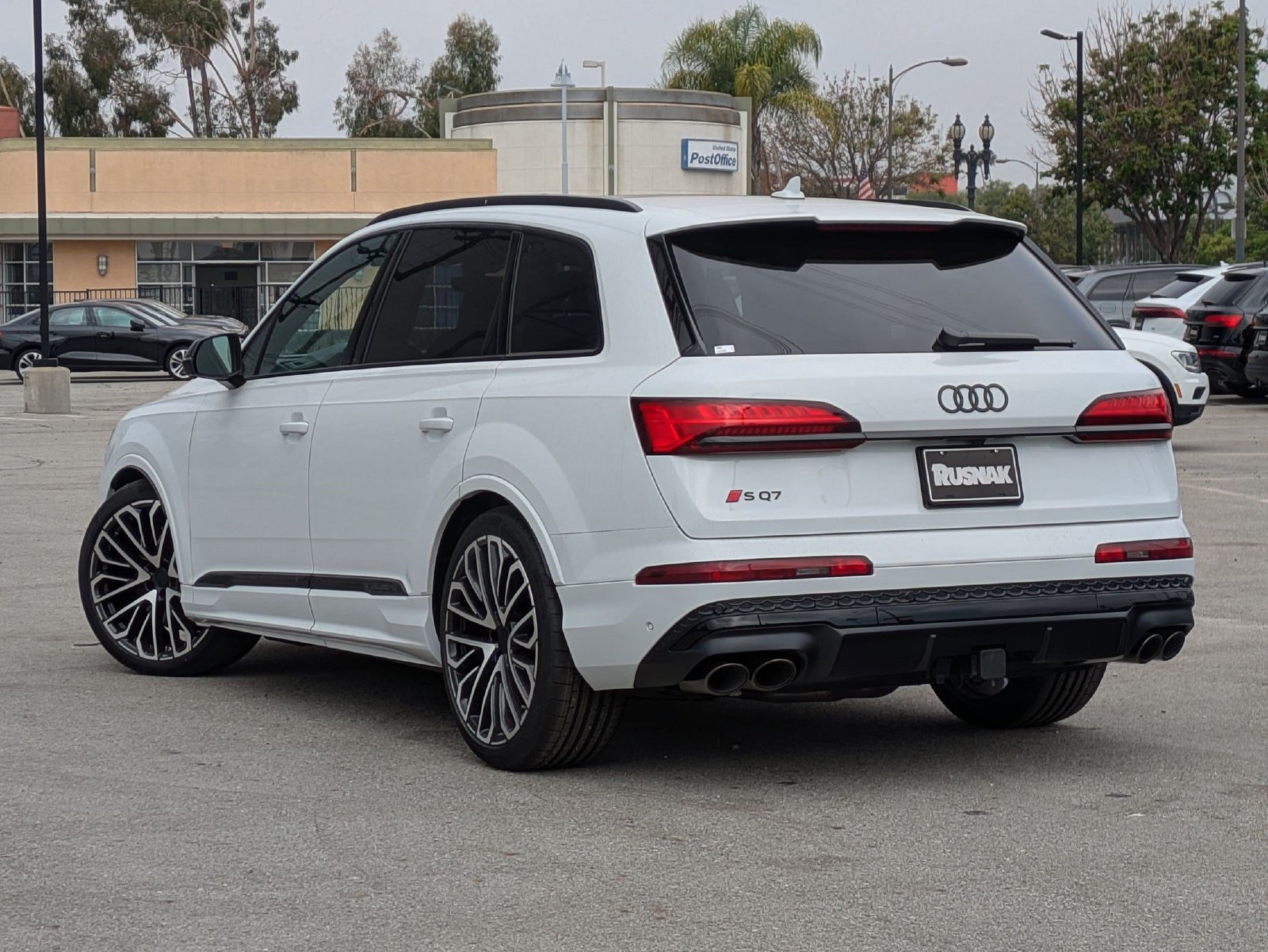 Used 2026 Audi SQ7 Premium Plus AWD/4WD image 3