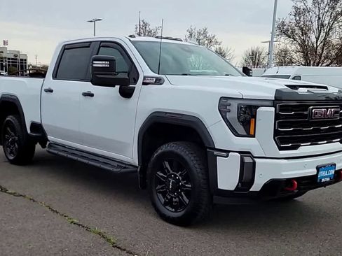Used 2024 GMC Sierra 2500 AT4 w/ AT4 Preferred Package image 2