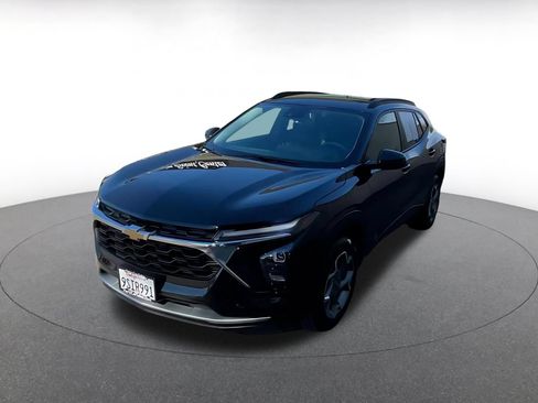 Used 2025 Chevrolet Trax LT FWD image 6