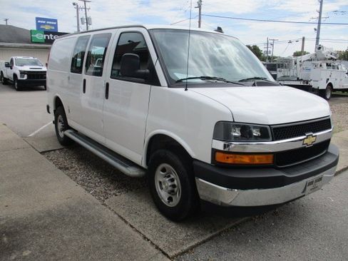 Used 2023 Chevrolet Express 2500 w/ Driver Convenience Package image 3
