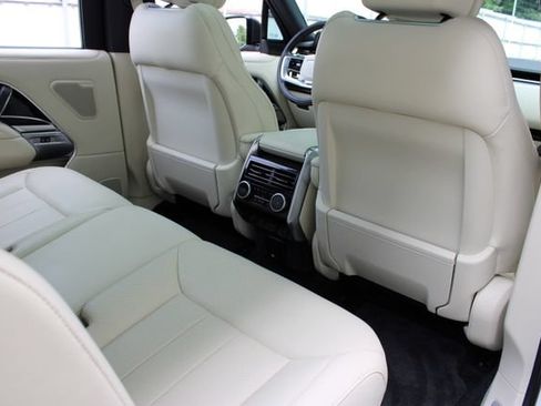 Used 2025 Land Rover Range Rover Long Wheelbase SE AWD/4WD image 16
