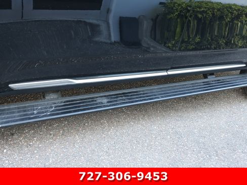 Used 2025 Cadillac Escalade ESV Premium Luxury image 15