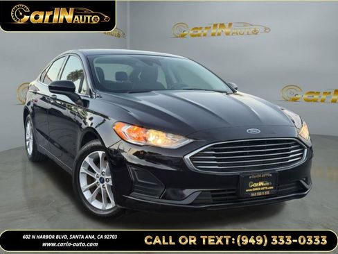 Used 2020 Ford Fusion SE image 3