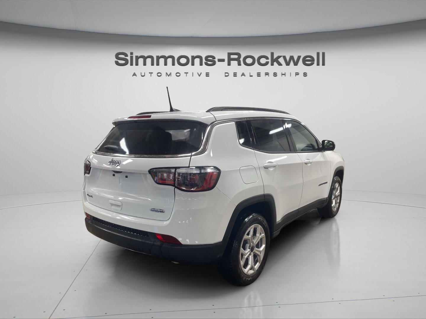 Used 2025 Jeep Compass Latitude AWD/4WD image 5