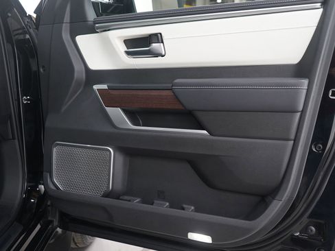 Used 2025 Toyota Sequoia Capstone image 12