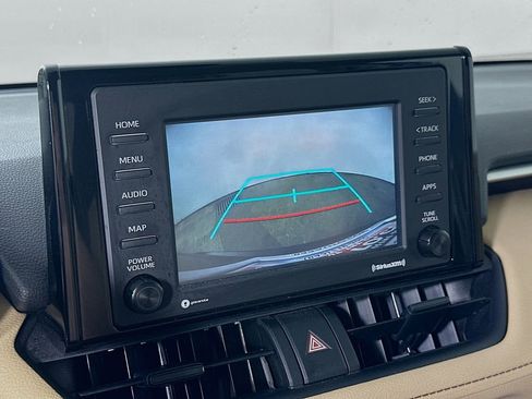 Used 2022 Toyota RAV4 XLE AWD/4WD image 10