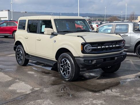 New 2025 Ford Bronco Outer Banks image 3