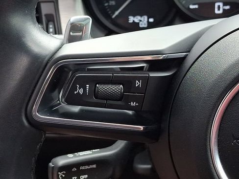 Certified 2022 Porsche Macan S AWD/4WD image 25