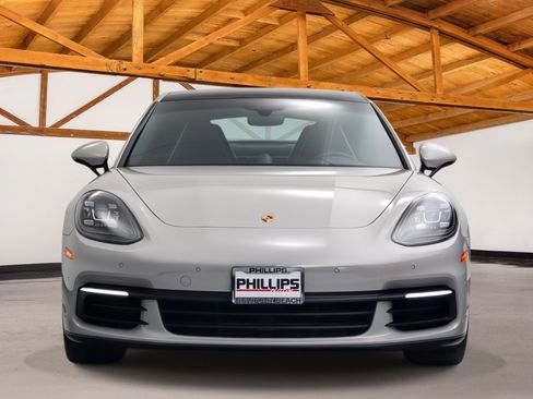 Used 2018 Porsche Panamera 4 AWD/4WD image 8