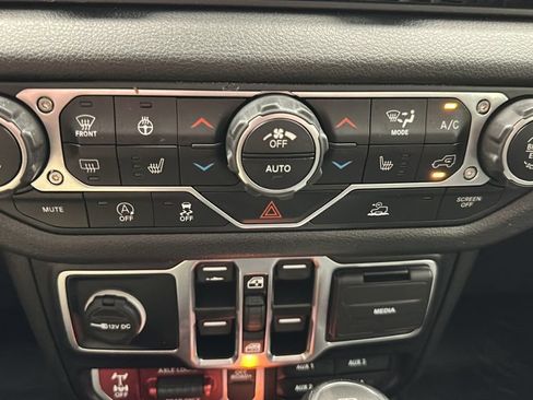 Used 2024 Jeep Gladiator Sport AWD/4WD image 19